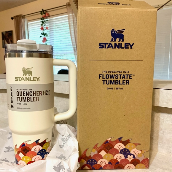 STANLEY YEAR OF THE DRAGON Lunar New Year Flowstate Quencher tumbler 30oz CREAM - Picture 3 of 7